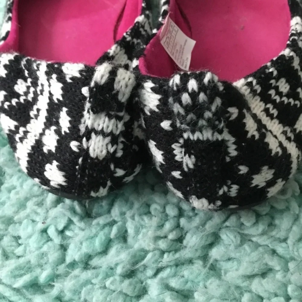 Gap Kids Ballet Flat Shoe 3 US 2 UK 33 EU Black White Sweater Snowflake slipper